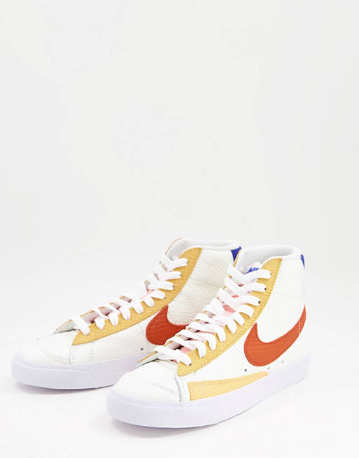 Nike - Blazer Mid 77 - Sneakers in bianco sporco con tonalità tramonto