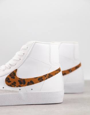 blazer leopard nike