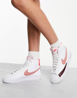 Nike Blazer Mid '77 Sneakers In White & Pink In White