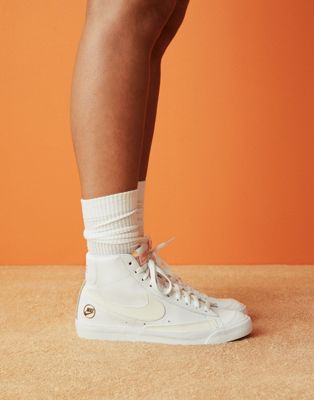 Nike Blazer Mid 77 trainers in heritage white