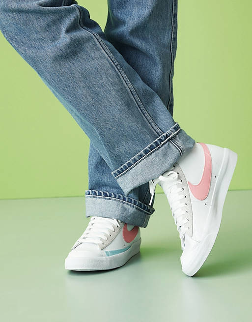 brillante Objetor tormenta Nike Blazer Mid 77 trainers in white pink and blue | ASOS