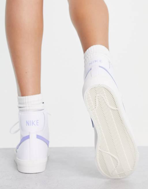 Nike– Blazer Mid '77 Vintage – Sneaker in Weiß und Distelblau, 2 von 4
