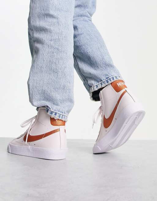 idiota Cambiable estudiante universitario Nike Blazer Mid '77 Vintage sneakers in light pink and orange | ASOS