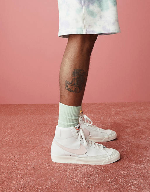 Nike Blazer Mid '77 Vintage sneakers in white/pink مويه بيريه