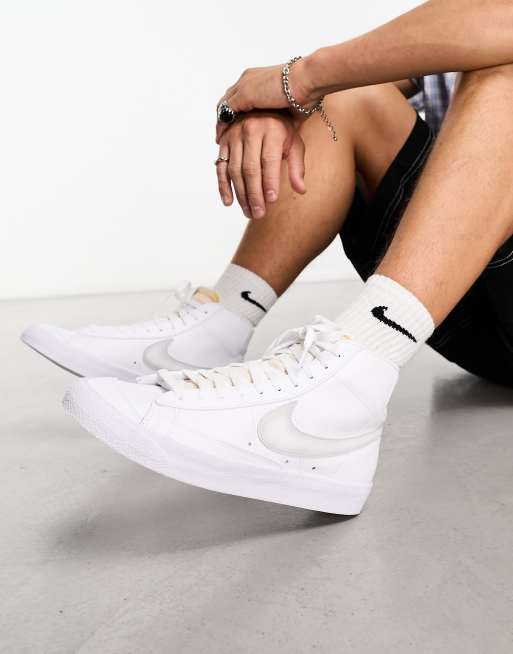 Nike Blazer Mid 77 Vintage Sneakers in wit en grijs