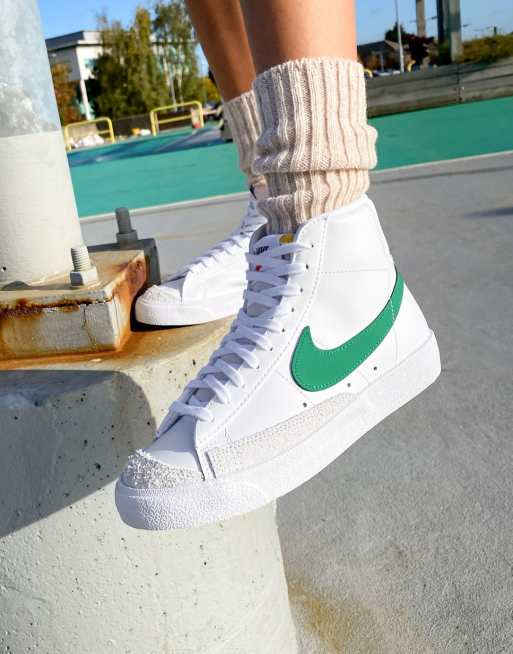 Toegepast binnenvallen Indringing Nike - Blazer Mid '77 Vintage - Sneakers in wit en groen | ASOS