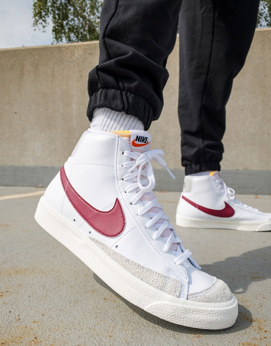 Nike Blazer Mid ’77 vintage trainers in white and beetroot red