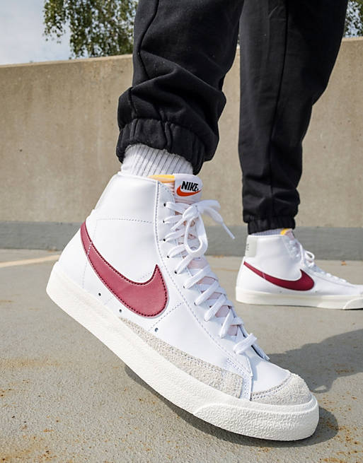 Nike Mid '77 vintage trainers in white and beetroot | ASOS