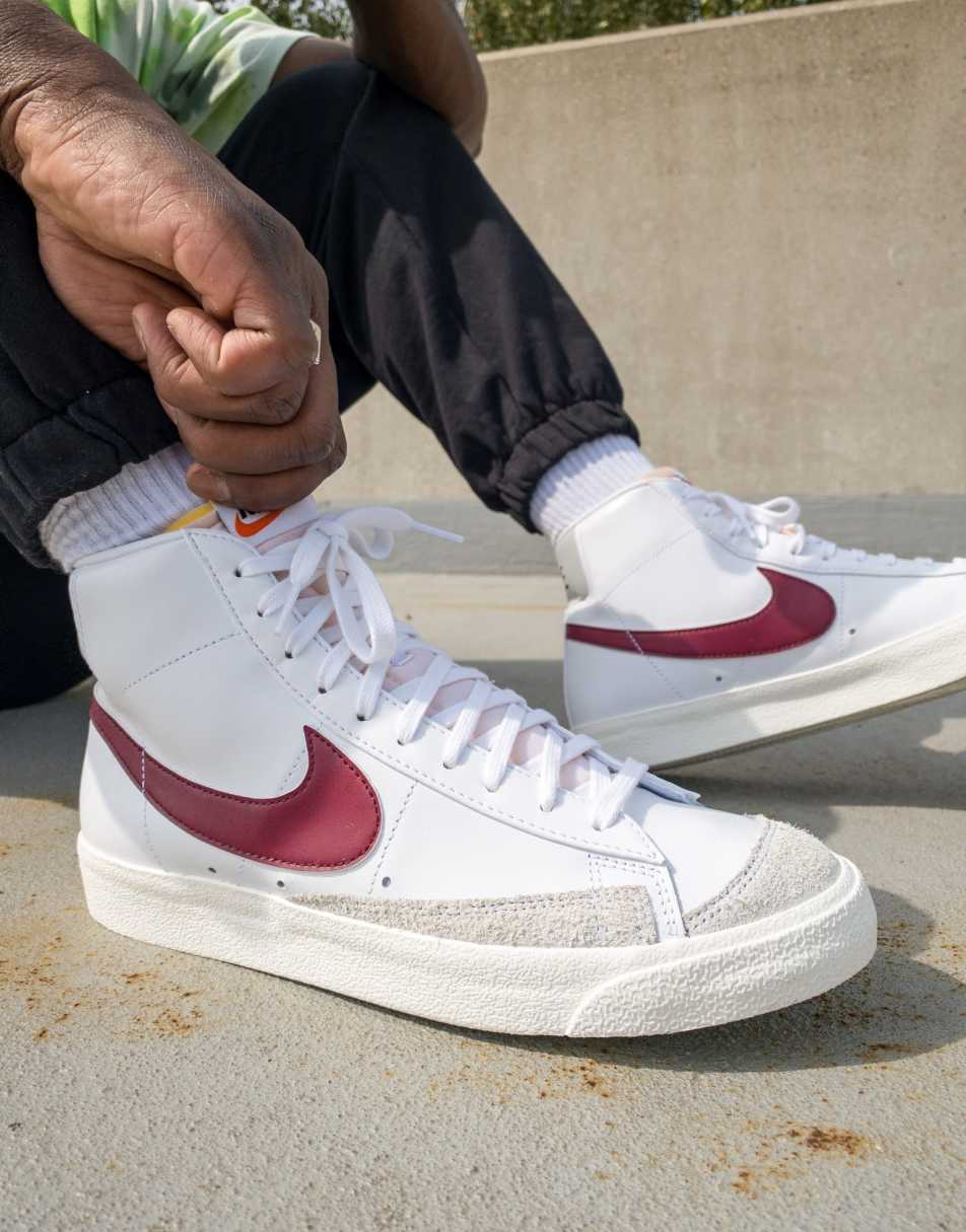 Nike Blazer Mid '77 vintage trainers in white and beetroot red 2