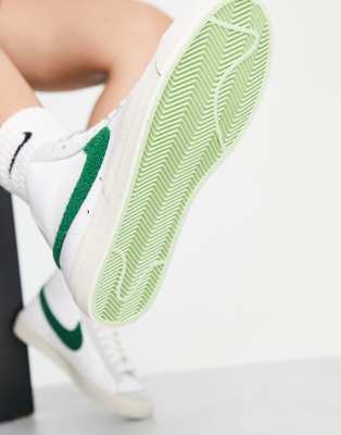 nike blazer mid 77 vintage trainers in white and green
