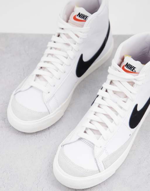 Nike – Blazer Mid '77 VNTG – Vita/svarta sneakers , 2 av 4