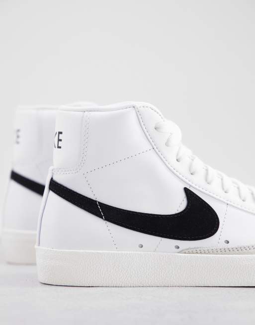 Nike – Blazer Mid '77 VNTG – Vita/svarta sneakers , 3 av 4