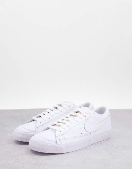 Nike – Blazer – Niedrige Sneaker in Triple-Weiß 