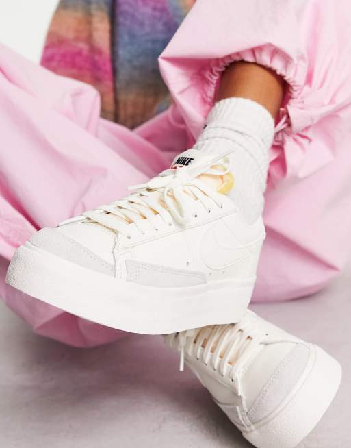 Nike blazer low on sale white on feet