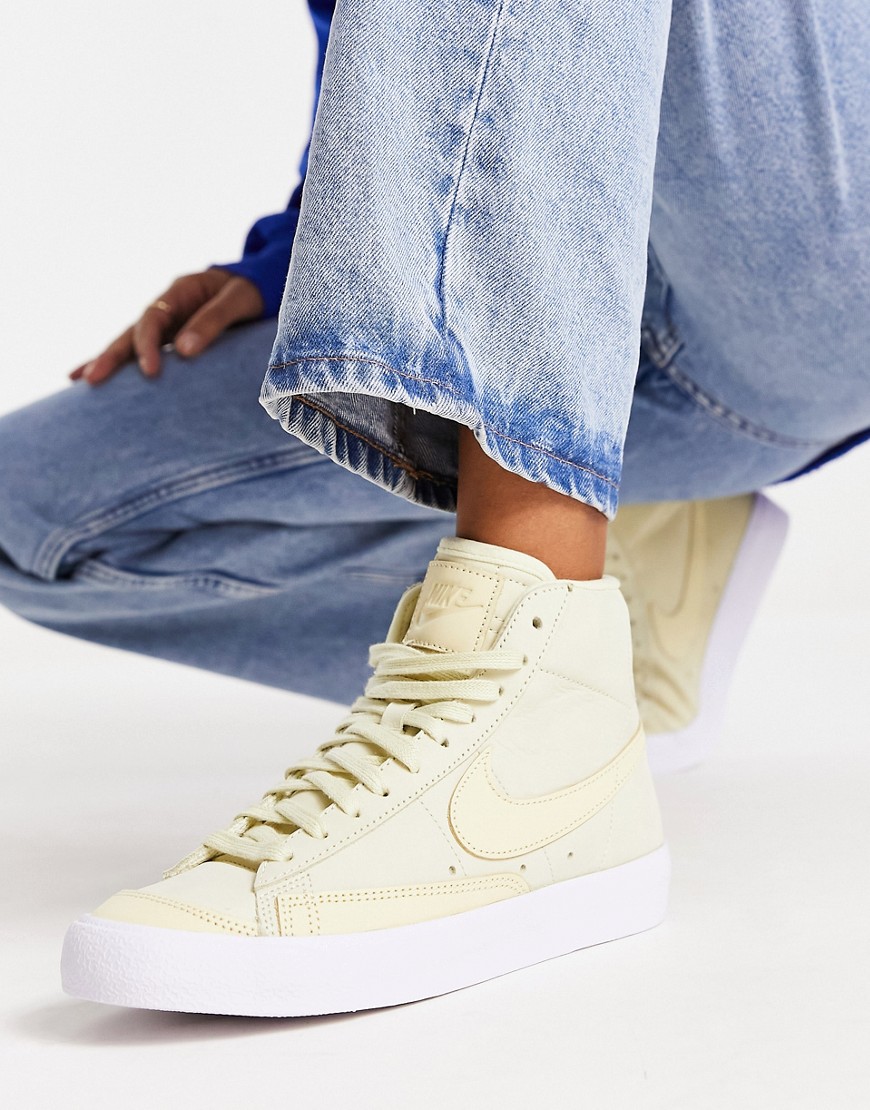 Nike Blazer Suede Mid ’77 trainers in yellow