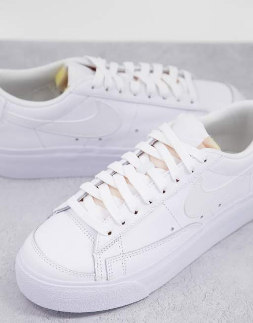 Nike – Blazer – Trippelvita låga träningsskor med platåsula, 2 av 4