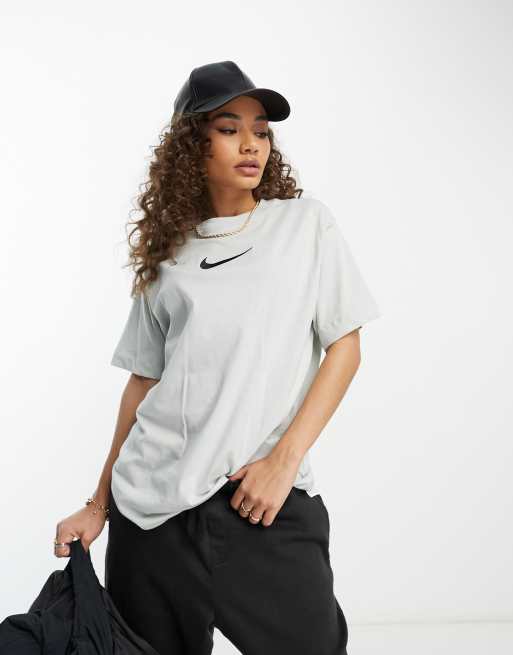 Nike boyfriend fit t shirt in gray