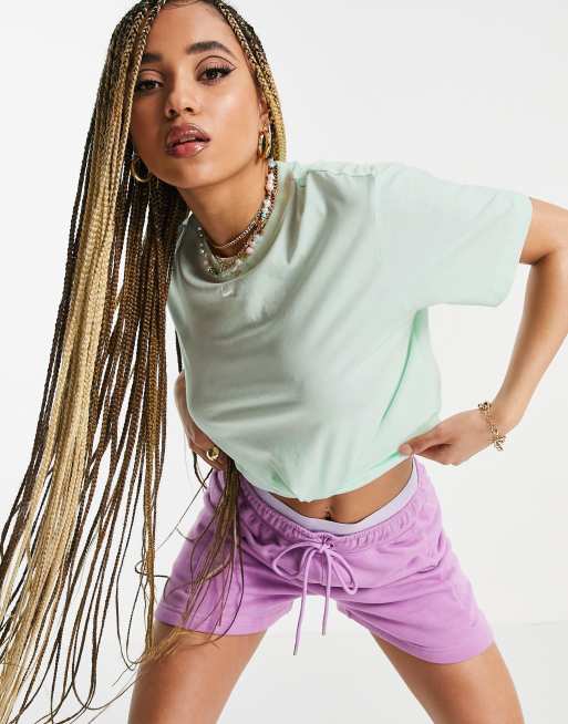 Nike BoyfriendTShirt mit kleinem SwooshLogo in Hellgrün ASOS