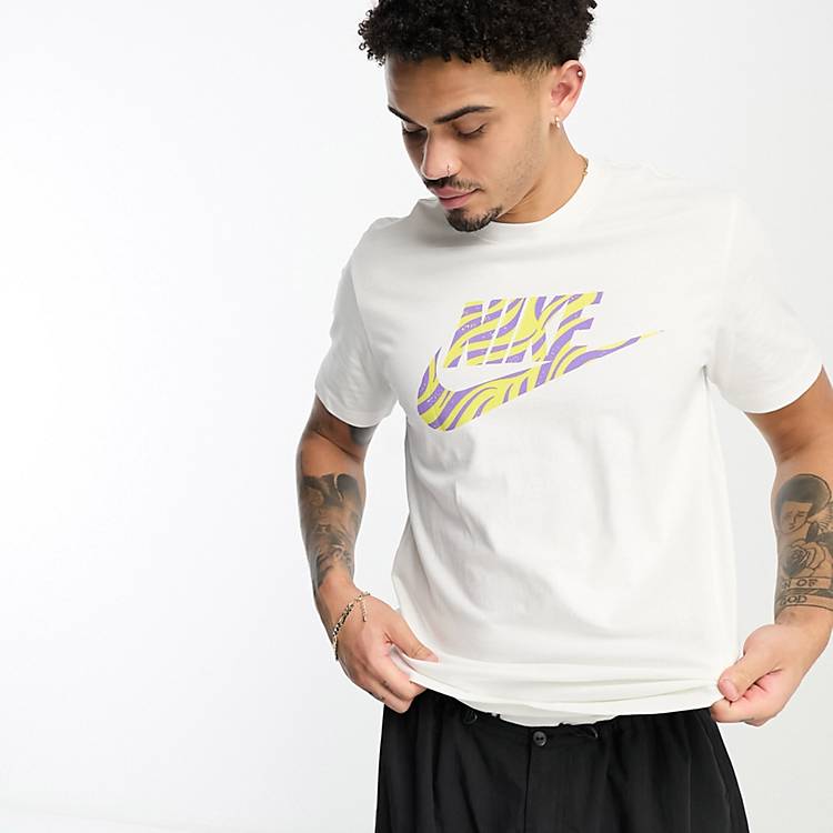 corte largo Litoral Fruta vegetales Nike Brandriffs Futura T-shirt in white | ASOS