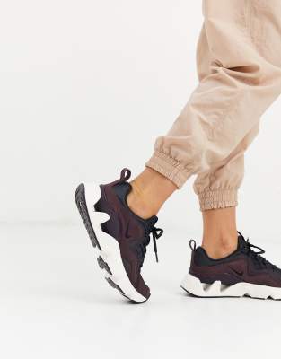 nike burgundy ryz 365 trainers