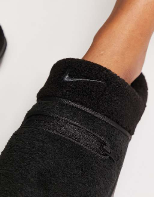 Nike – Burrow – Svarta tofflor i teddy, 3 av 4