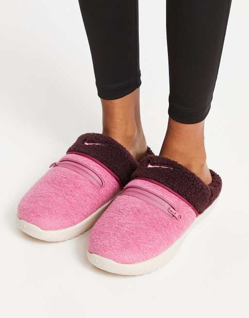 Nike – Burrow – Teddyfell-Hausschuhe in Wüstenbeeren-Rosa, 4 von 4