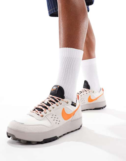Nike - C1ty - Sneakers grigie e arancioni, 4 di 5