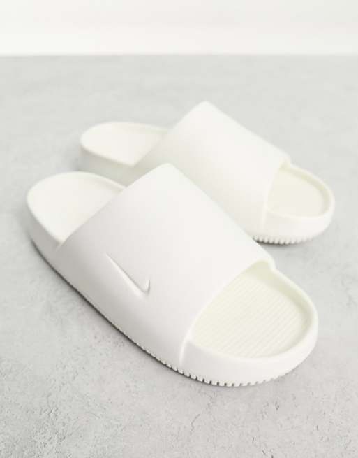 Nike Calm Slider in SegelweiB