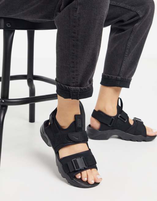 Nike Canyon Sandalen in Schwarz ASOS