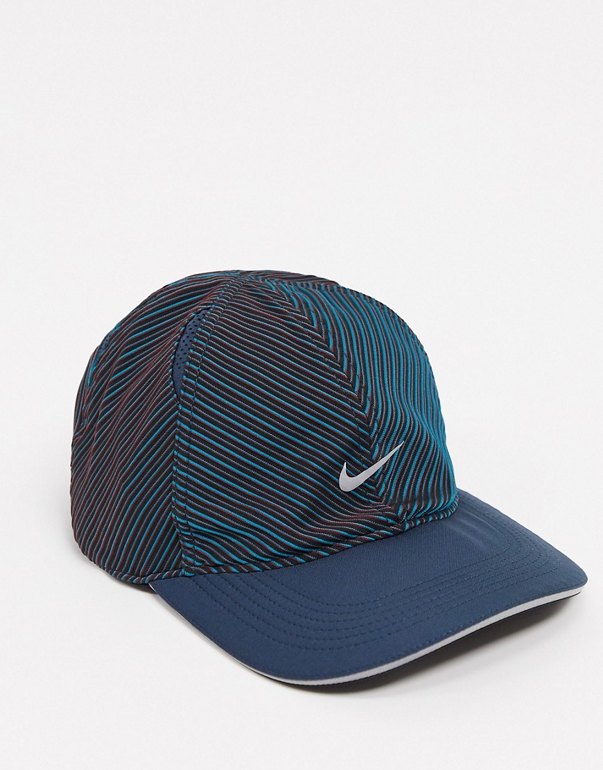 Nike cap in navy-Blue