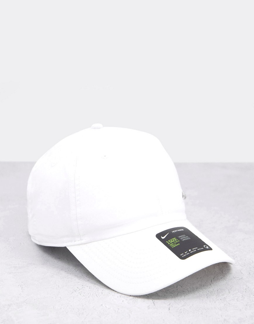Nike - Cappellino bianco con logo Nike in metallo 943092-100