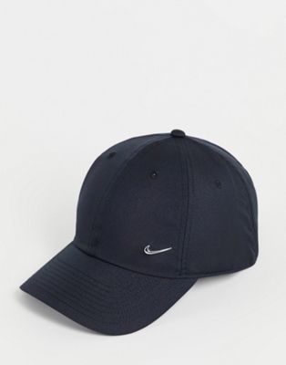 Nike - Cappellino nero con logo Nike in metallo 943092-010