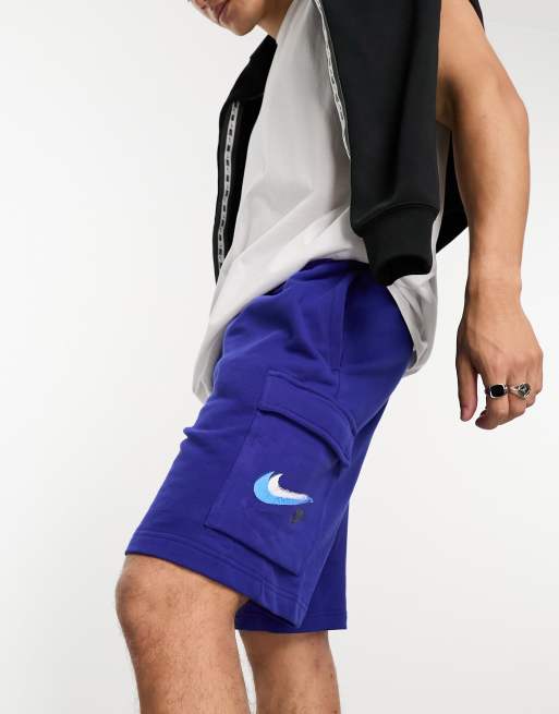 Nike - Cargoshort met graffiti Swoosh-logo in diep koningsblauw