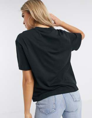 center swoosh nike shirt