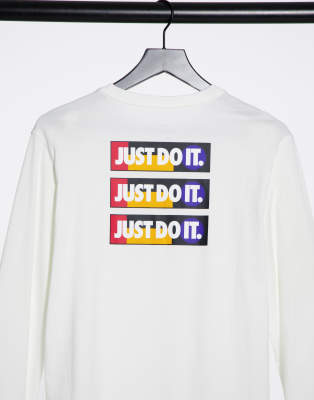 nike t shirt with logo in middle