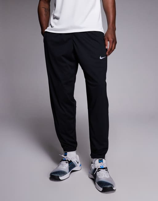 Nike Challenger Dri-FIT sweatpants in black , 2 of 5