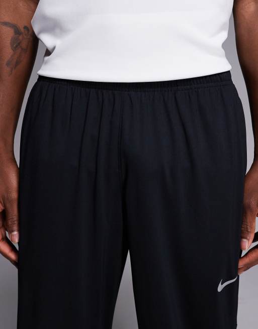 Nike Challenger Dri-FIT sweatpants in black , 5 of 5