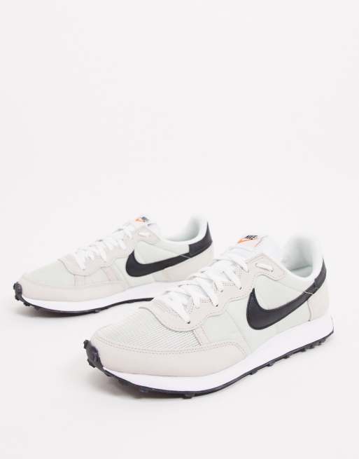 Nike – Challenger OG – Ljusgrå träningsskor