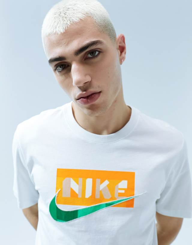 Nike - chest logo t-shirt in white