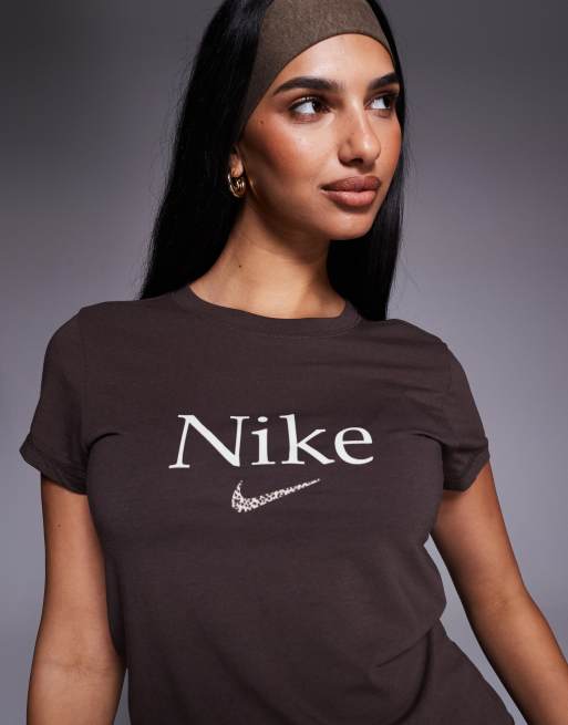 Nike - Chill - Brun T-shirt med logografik, 4 af 4