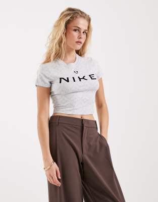 Nike Chill Cropped Graphic T-shirt In White