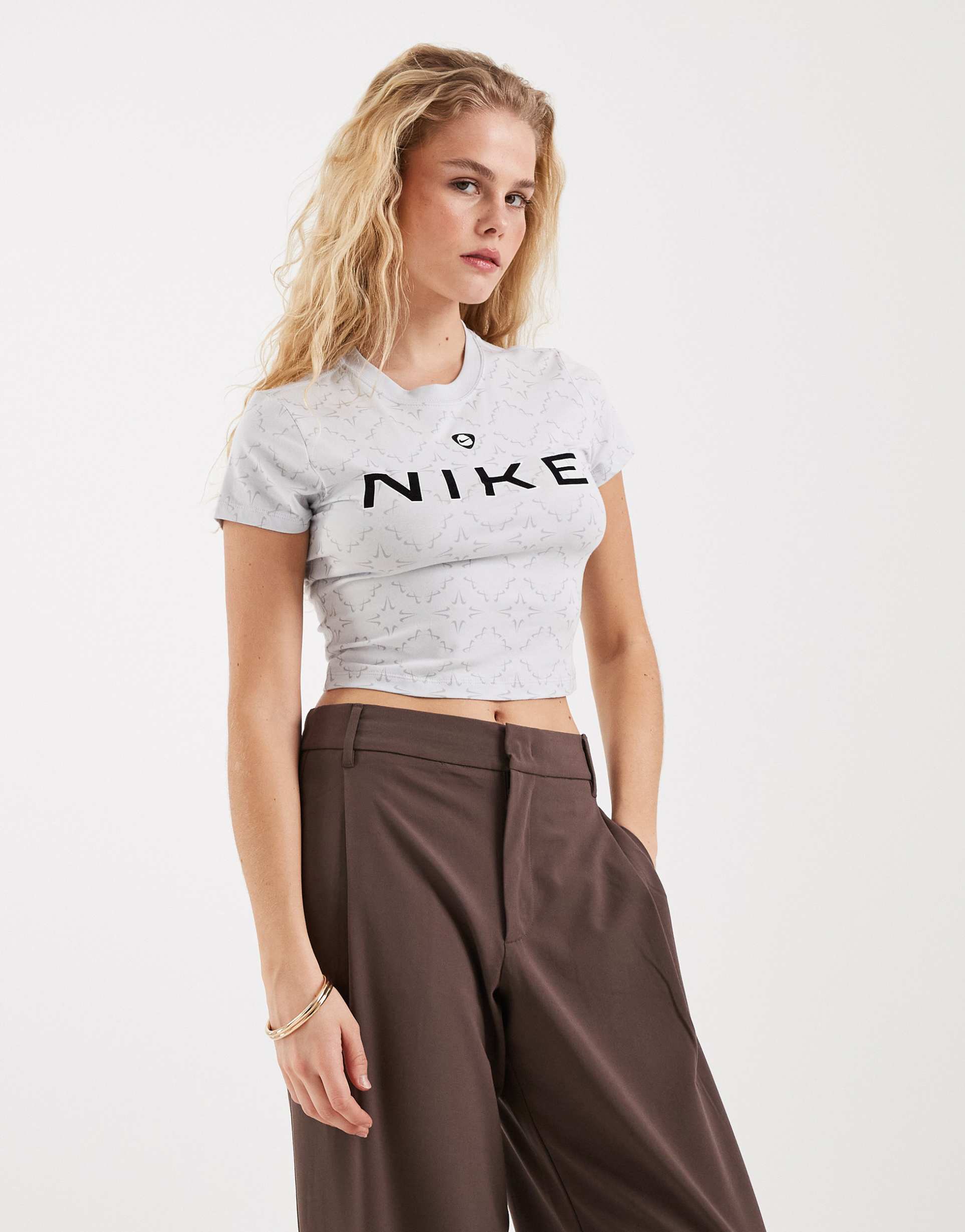 nike chill cropped graphic t-shirt in light blue