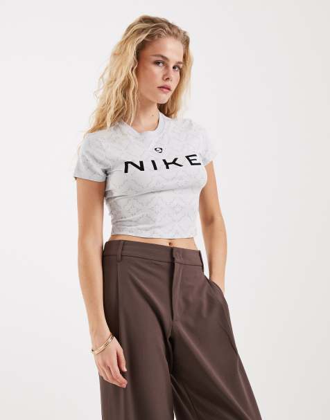 Nike Chill cropped graphic t-shirt in light blue