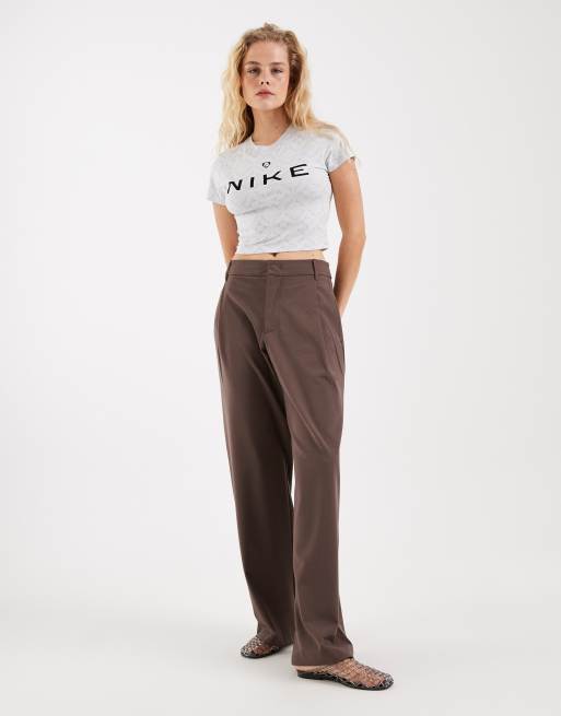 Nike Chill cropped graphic T-shirt in light blue, 2 of 4