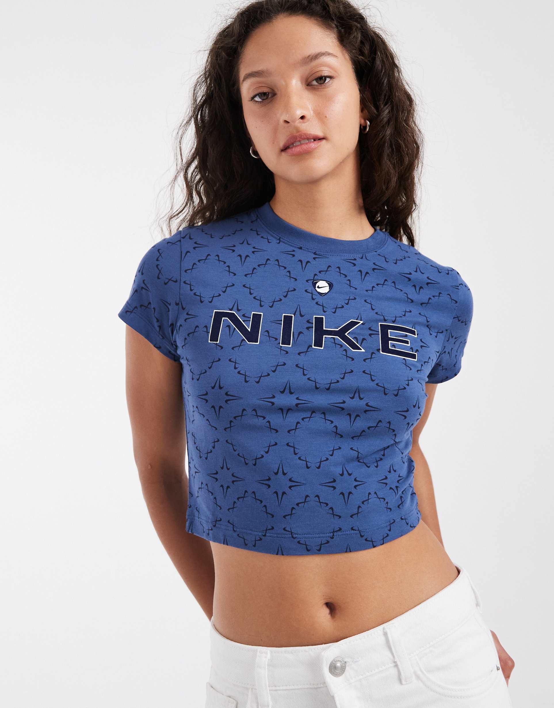 nike chill cropped graphic t-shirt in navy