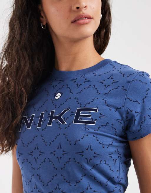 Nike Chill cropped graphic T-shirt in navy, 3 of 4