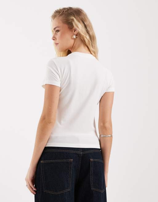 Nike Chill cropped graphic tomato t-shirt in white, 3 of 4