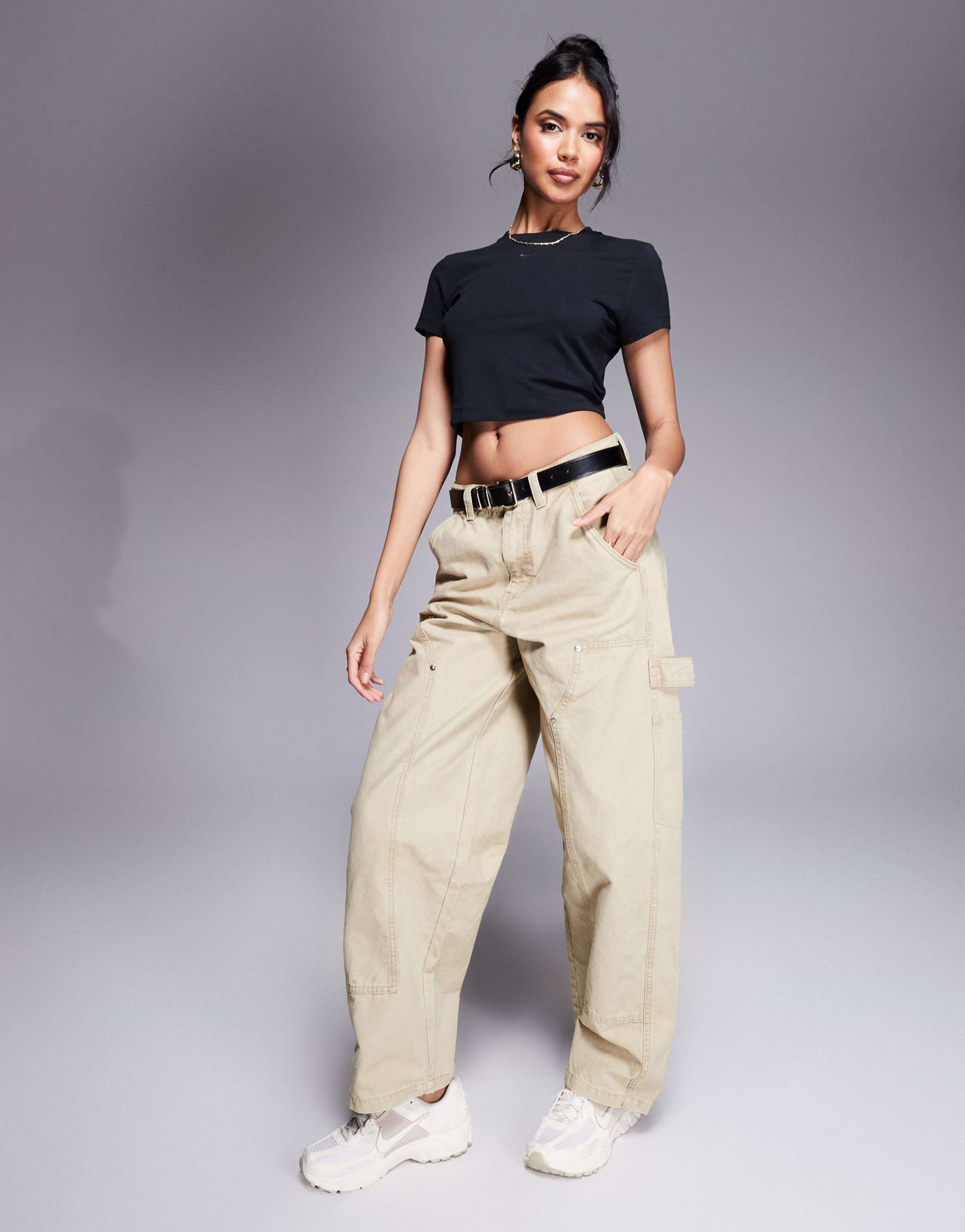 nike chill cropped t-shirt in black