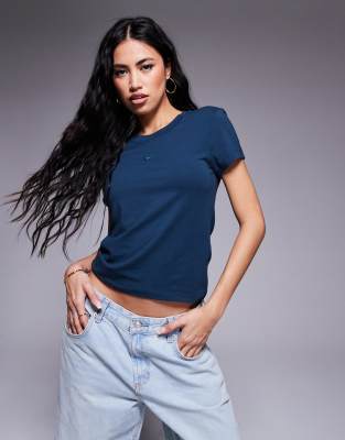 Nike Chill Cropped T-shirt In Navy