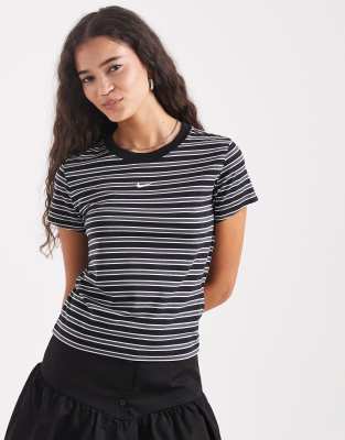 Nike - Chill - Gestreiftes T-Shirt in Schwarz und Grau-Weiß